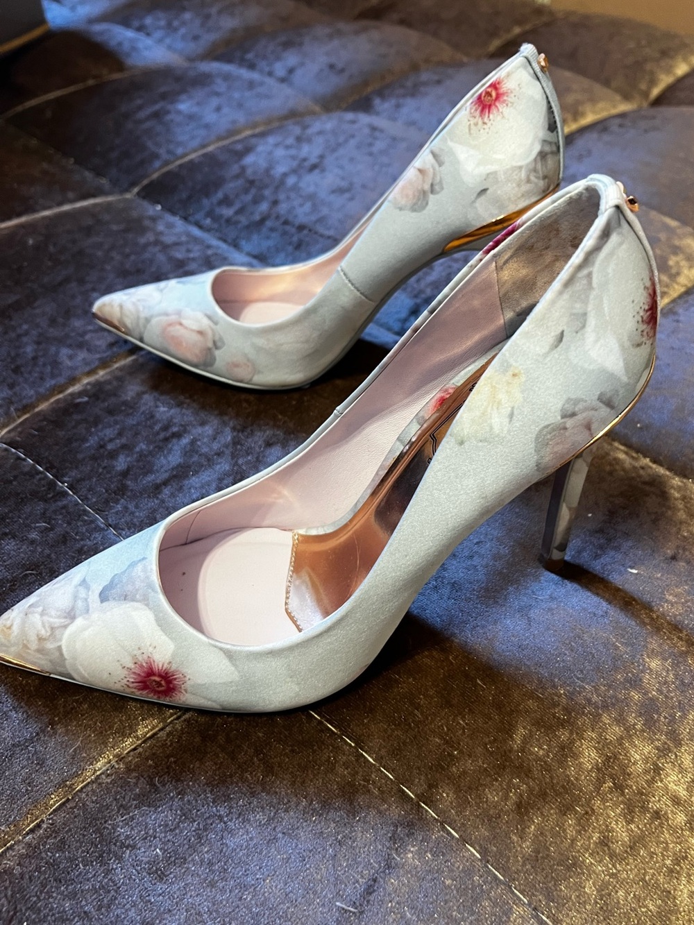 NIB Ted Baker London- Printed Floral Satin Pointed Toe Pumps. US 5 / EU 36